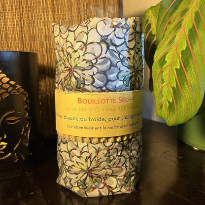 Bouillotte écharpe en lin et blé bio en situation : soulagement nuque et cervicales