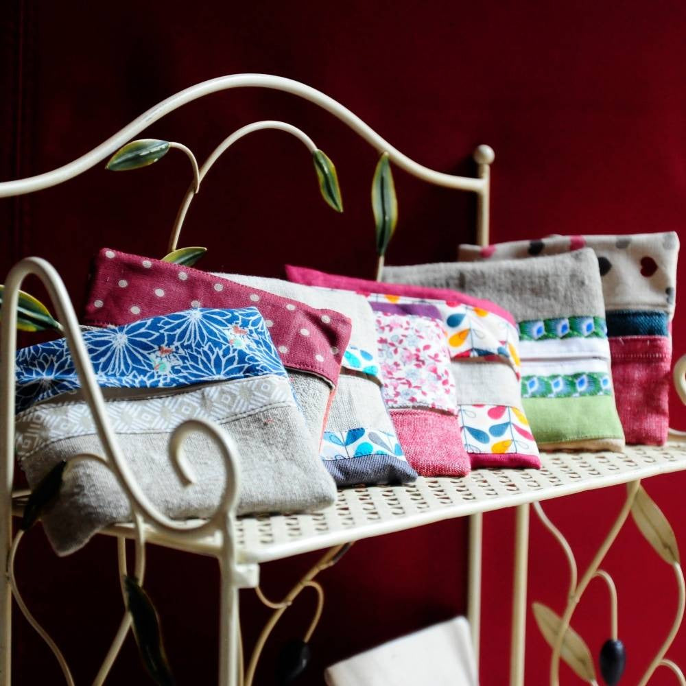Coffret 5 lingettes lavables coton et étui cousu main dans l'atelier provençal, coutures soignées