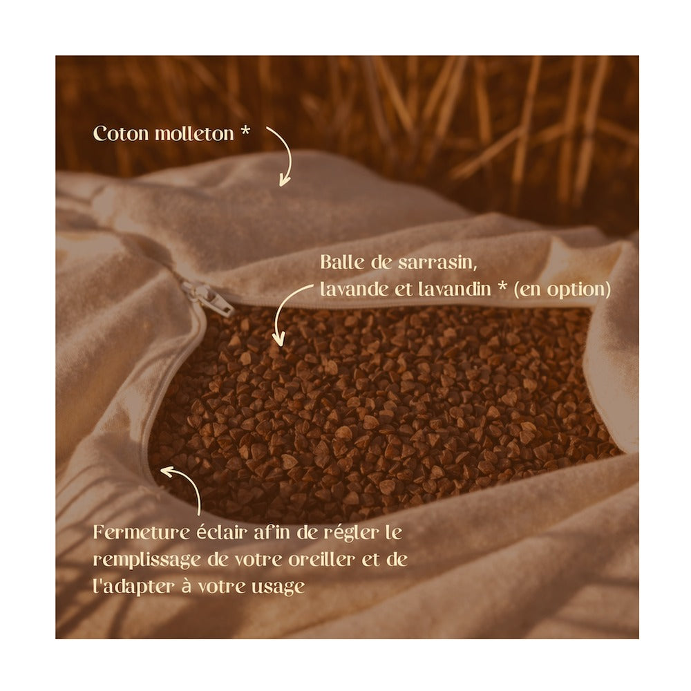 Détail du garnissage : cosses de sarrasin biologique.