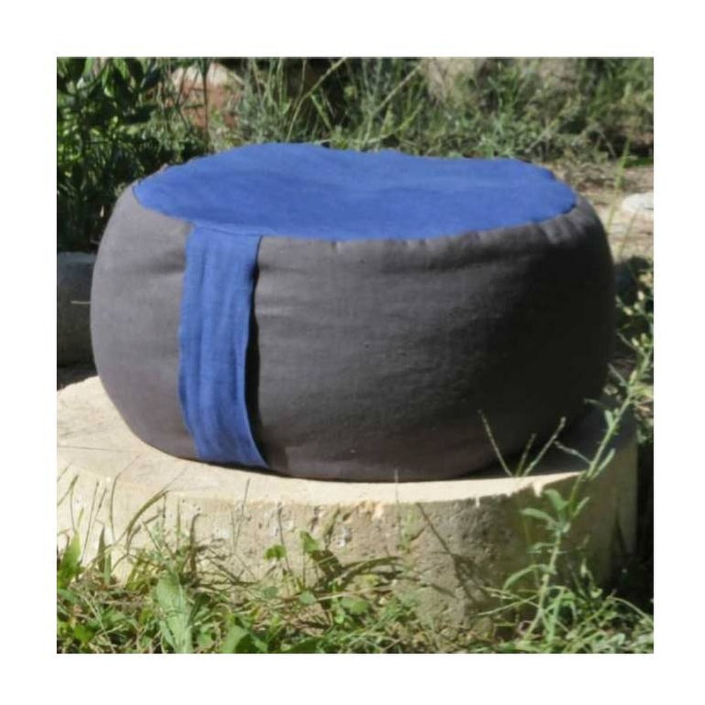 Pouf de méditation en épeautre cousu main dans l'atelier provençal, coutures soignées