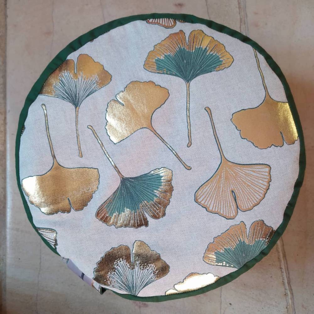 Pouf de méditation bio en épeautre de Les Cardalinnes, atelier artisanal de Saint-Chamas en Provence