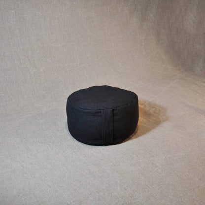 Pouf de méditation bio en épeautre en situation : méditation prolongée yin yoga