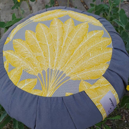 Zafu coussin de méditation bio de Les Cardalinnes, atelier artisanal de Saint-Chamas en Provence