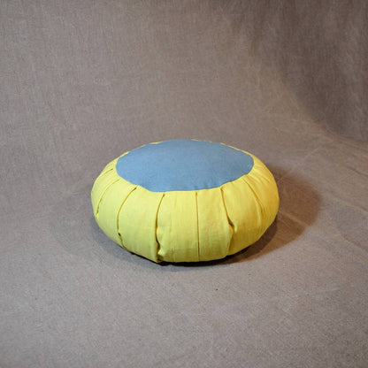 Zafu coussin de méditation bio en situation : méditation zazen yoga